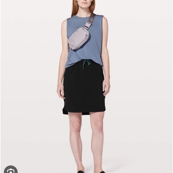 Lululemon- On The Fly Skirt-Size 2-Black - Picture 5 of 5